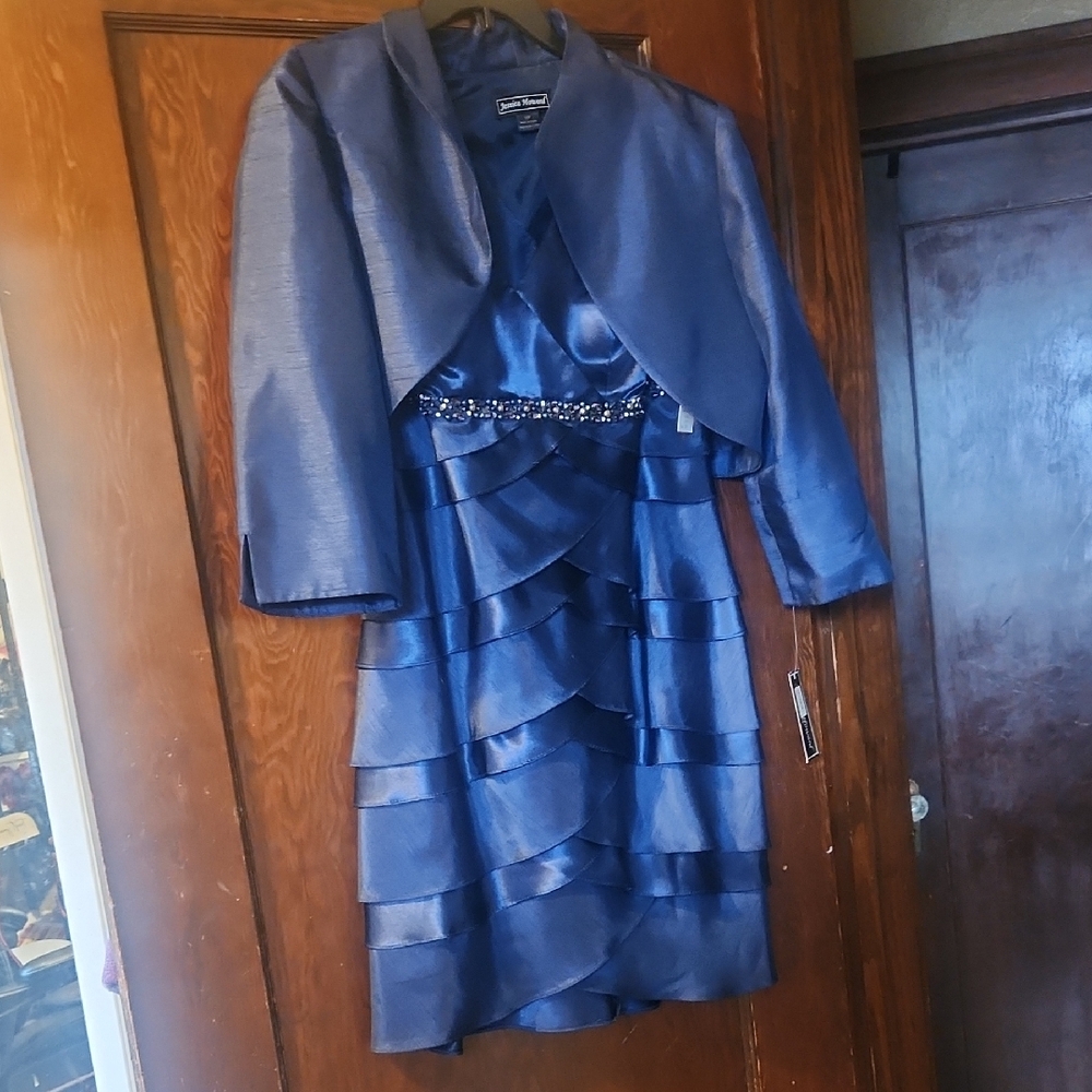 Jessica Howard Blue V-Neck Cocktail Dress with 3/4 Sleeves